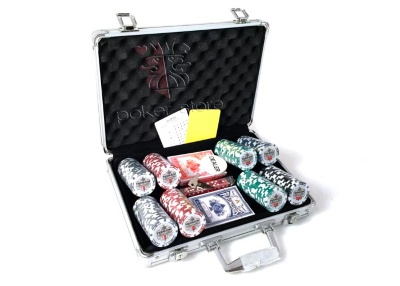 Набор для покера Premium 200 фишек Номиналы 1, 5, 25, 50, 100
Сумма номиналов = 5300
