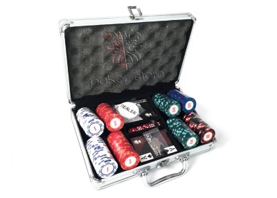 Набор для покера Casino Royale SE 200 фишек Номиналы 1, 5, 25, 50, 100
Сумма номиналов = 5300